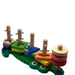 ხის სათამაშო ნიანგი პირამიდებით