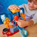 Iron Man-ის პლასტელინი Play-Doh Marvel Iron Man Armor Maker Lab Playset with Iron Man Action Figure - Image 3