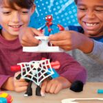 Spider-Man-ის პლასტელინი Play-Doh Marvel Spider-Man Launch & Slice Battle Playset, 2 Action Figures, 7 Accessories - Image 7