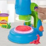 პლასტელინი მიკროსკოპი Play-Doh Light & Look Microscope playset - Image 7